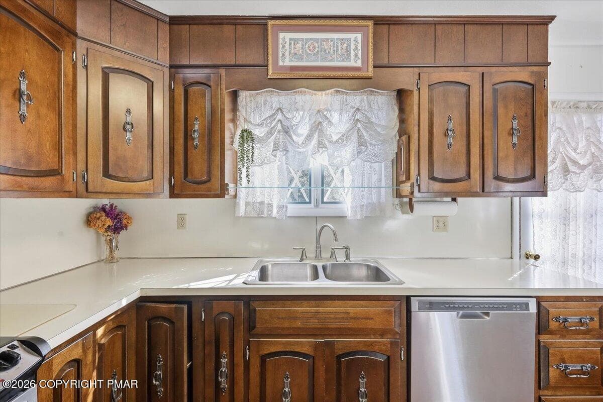 Kitchen - 7121 Kingstead Drive, Slatington, PA 18080, Slatington