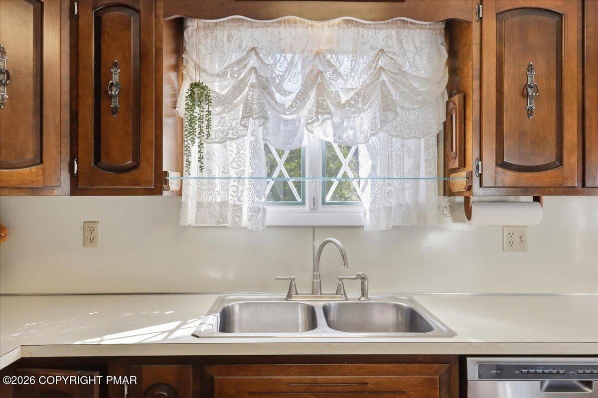 Kitchen - 7121 Kingstead Drive, Slatington, PA 18080, Slatington