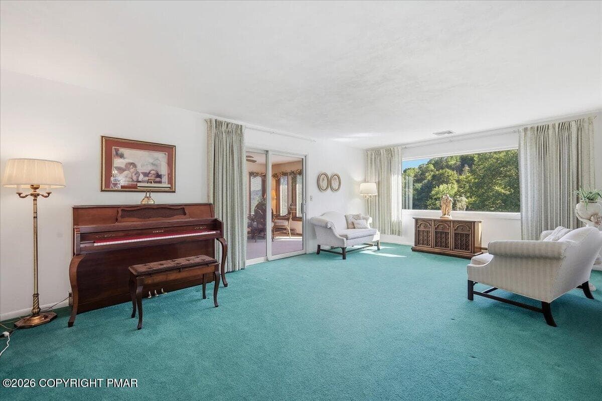 Living Room - 7121 Kingstead Drive, Slatington, PA 18080, Slatington