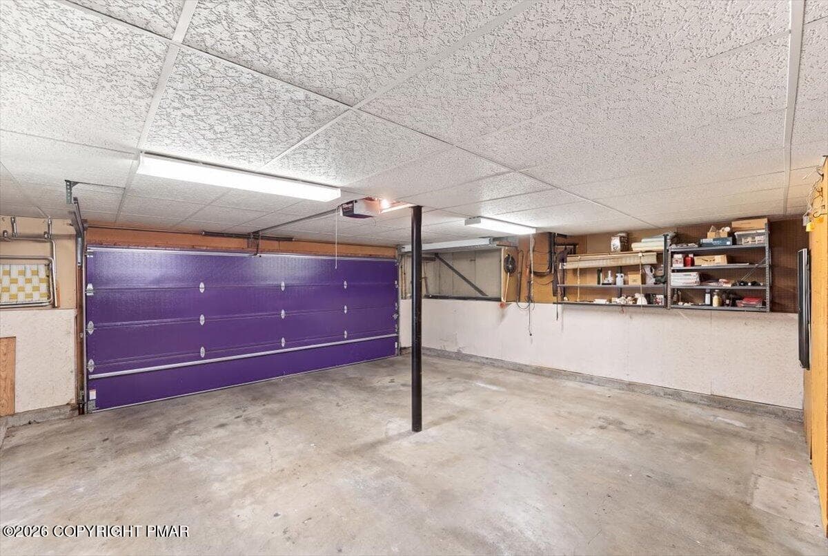 Garage - 7121 Kingstead Drive, Slatington, PA 18080, Slatington