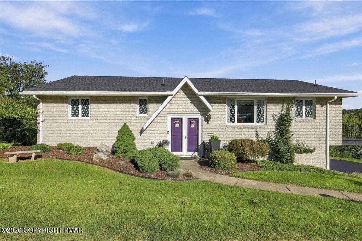 7121 Kingstead Drive, Slatington, PA 18080