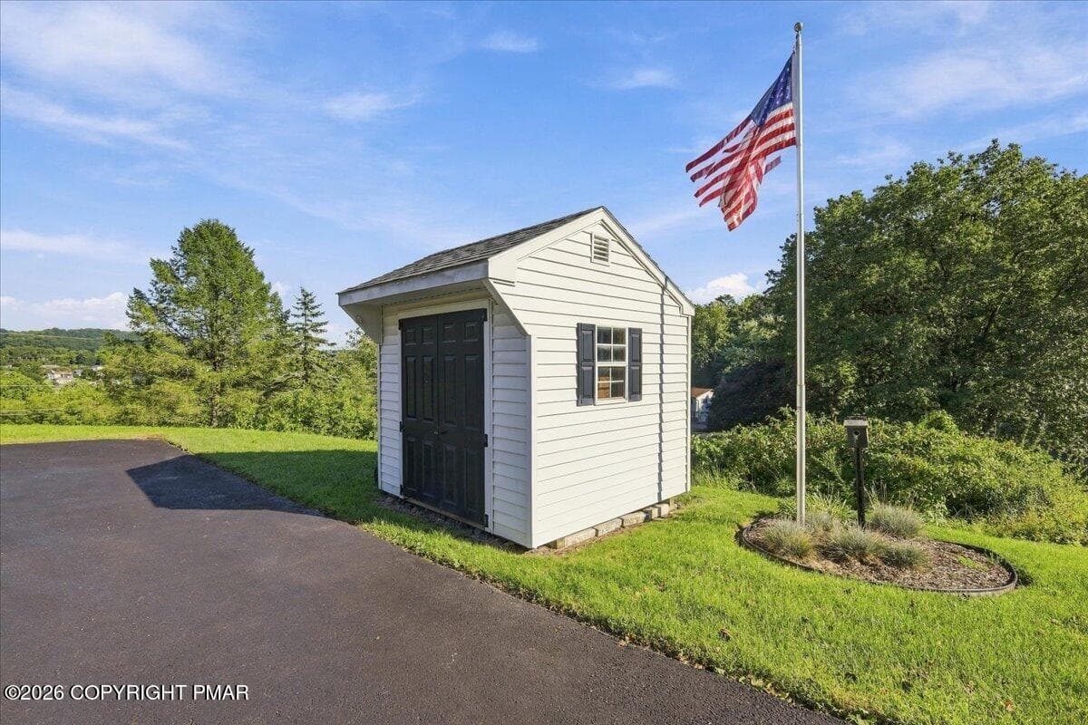 Shed - 7121 Kingstead Drive, Slatington, PA 18080, Slatington
