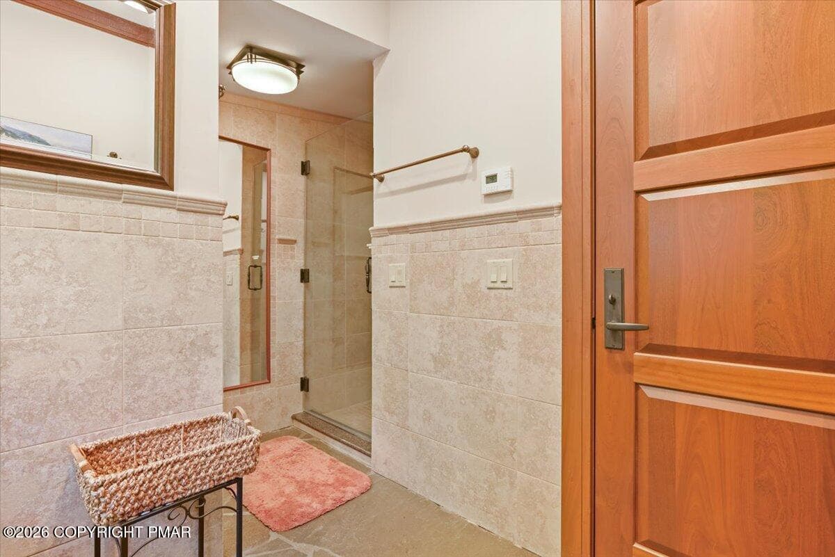 0053 Upper Floor Full Bath - 165 Pennwood Drive, Greentown, PA 18426, Greentown