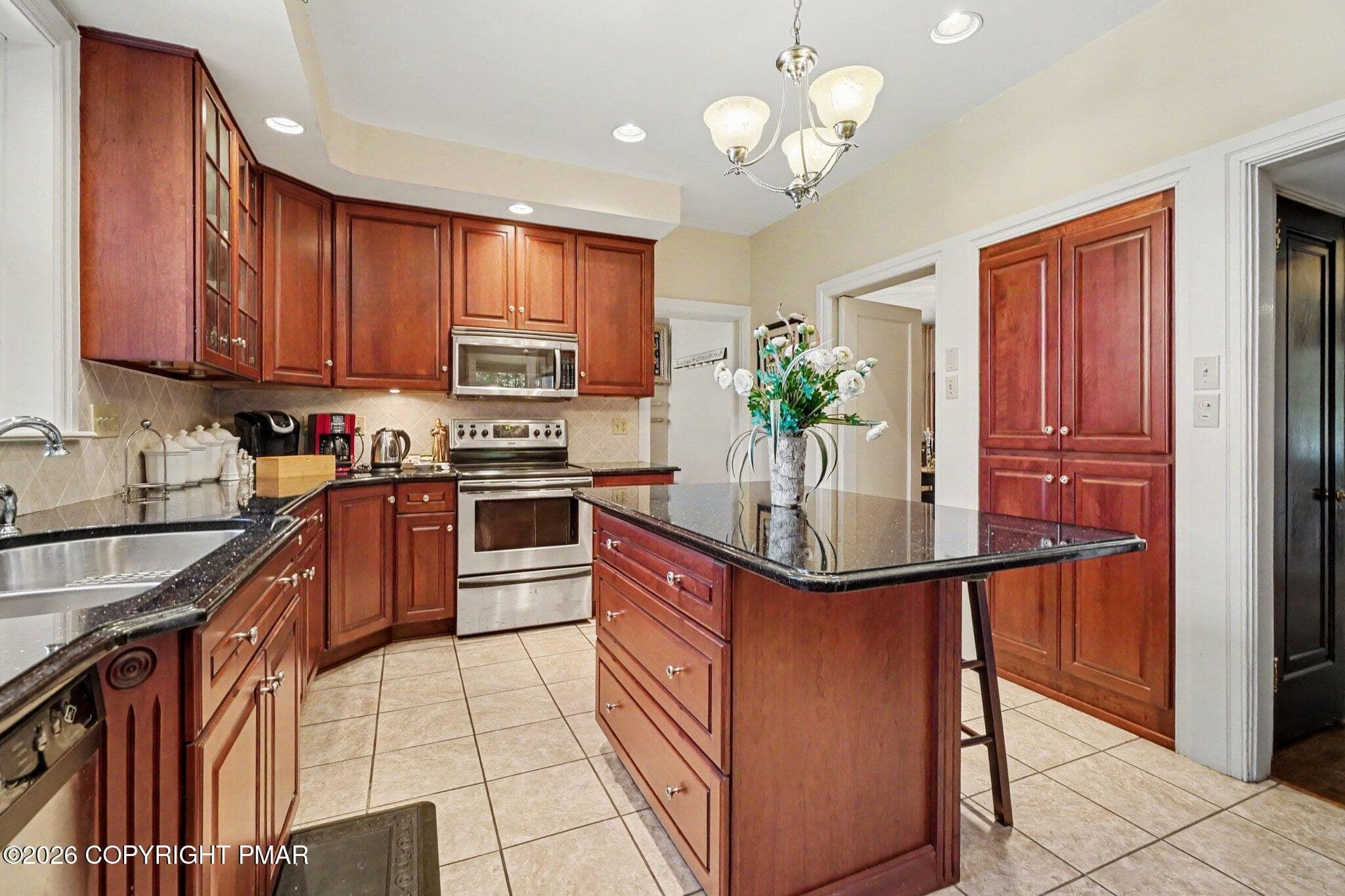 021_file_8975 - 1812 Mahantongo Street, Pottsville, PA 17901, Pottsville