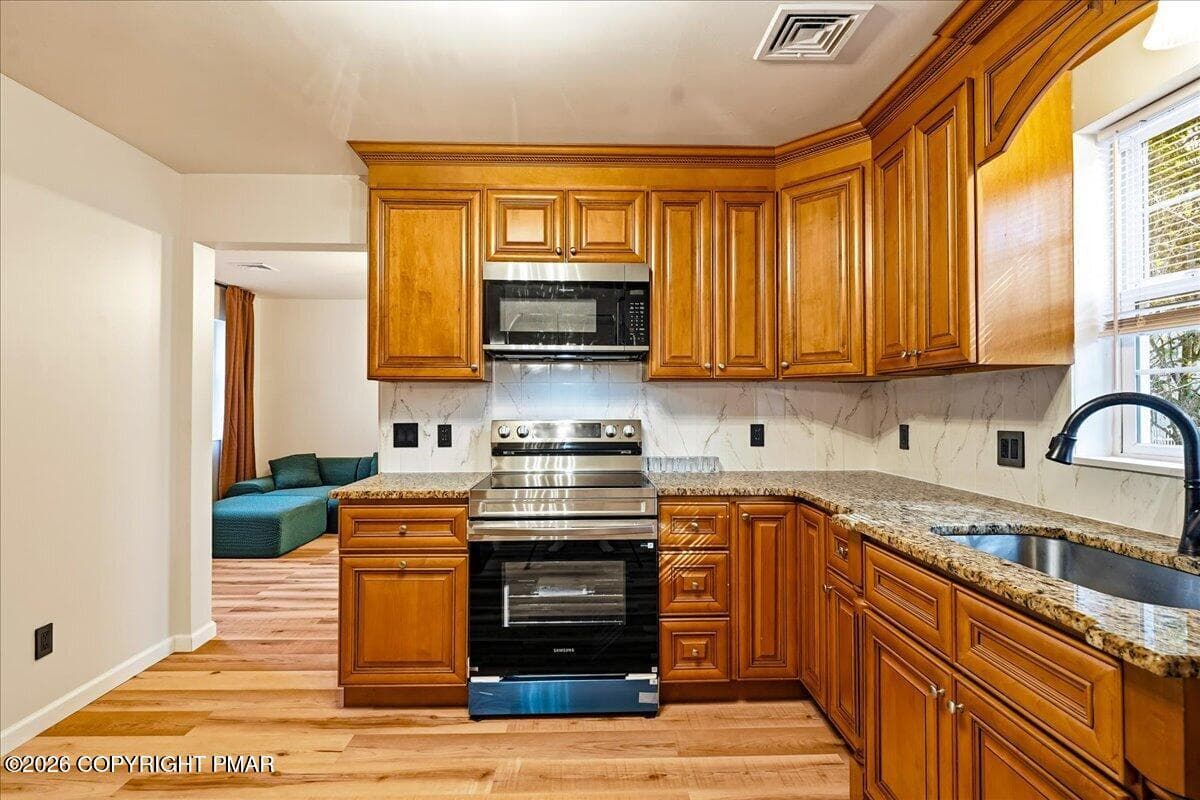 Kitchen Appliances - 1070 Country Place Drive, Tobyhanna, PA 18466