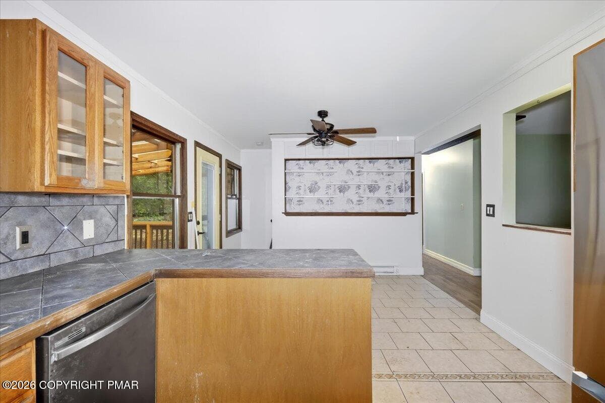 Kitchen - 184 Swallow Circle, Bushkill, PA 18324, Bushkill
