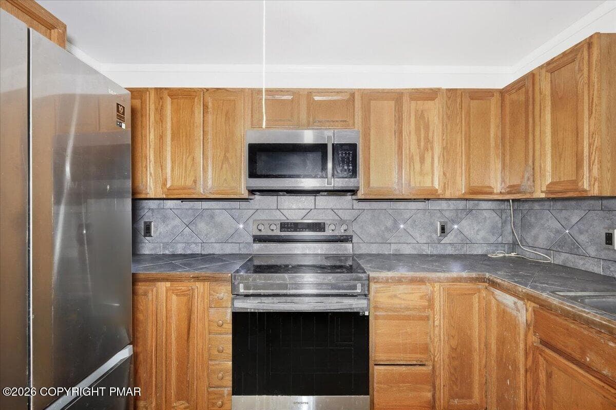 Kitchen - 184 Swallow Circle, Bushkill, PA 18324, Bushkill
