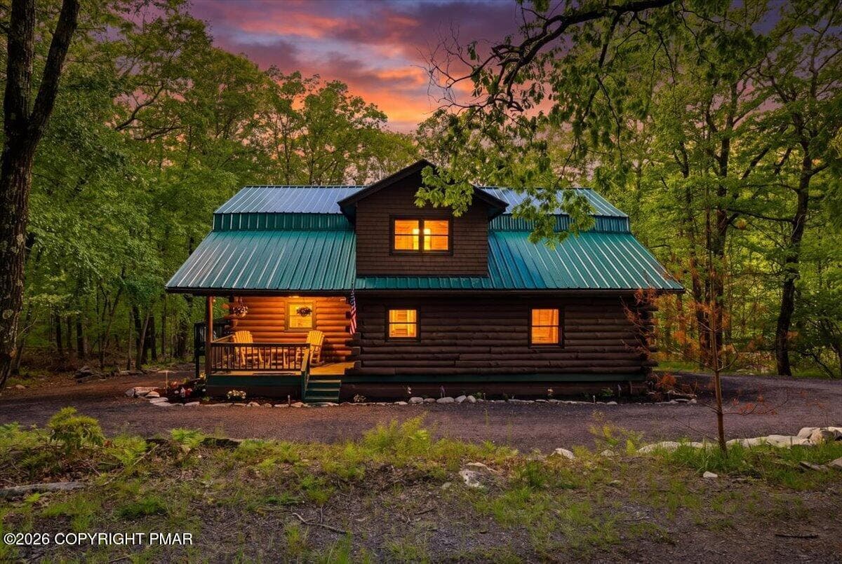 188 Twin Lakes Drive, Shohola, PA 18458