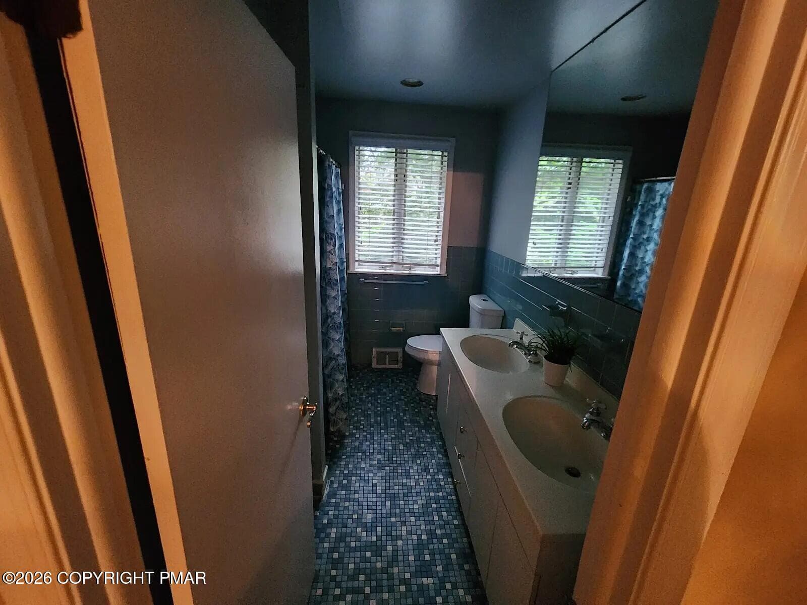 Full Bath - 8200 Cadwalader Avenue, Elkins Park, PA 19027, Elkins Park