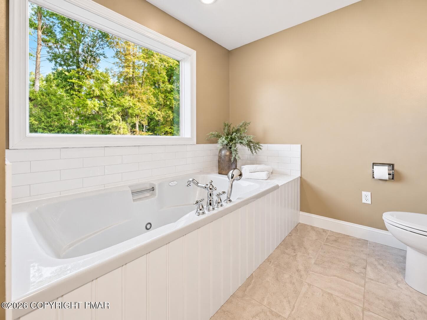 Primary Suite Soaking Tub - 5167 Pine Street, Kunkletown, PA 18058, Kunkletown