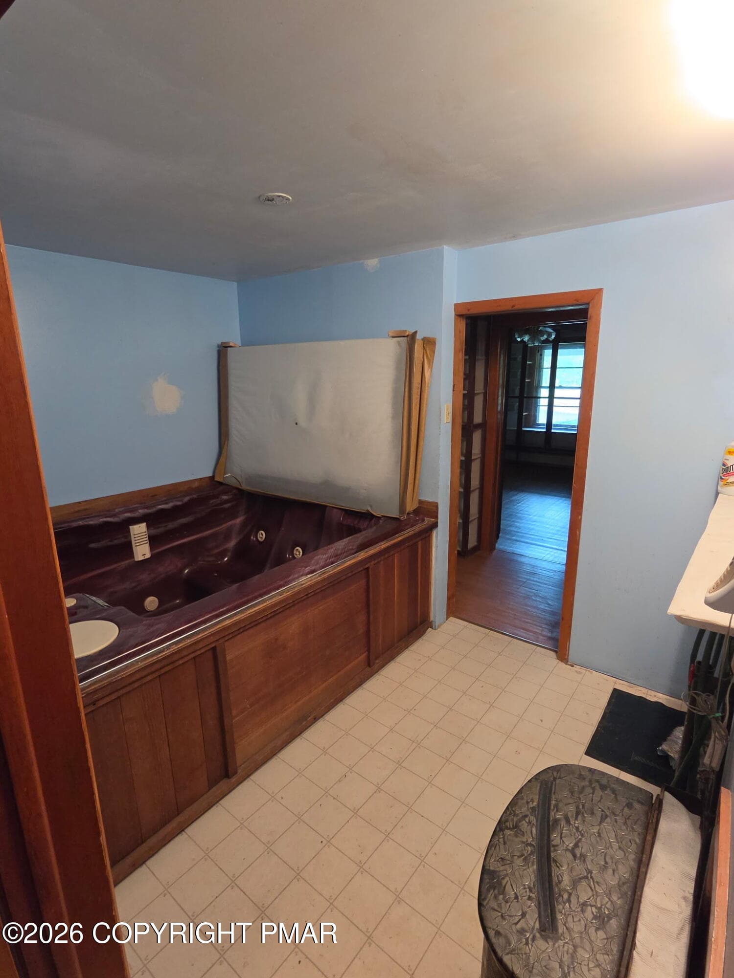 16 Jacuzzi laundry - 2115 W Main Street, Stroudsburg, PA 18360, Stroudsburg
