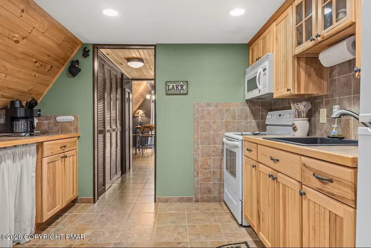Kitchenette 1 - 234 Brier Crest Road, Blakeslee, PA 18610, Blakeslee