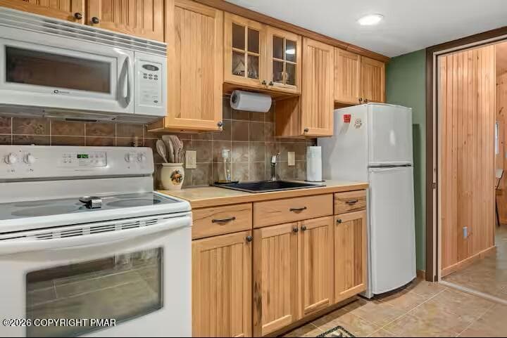 Kitchenette 2 - 234 Brier Crest Road, Blakeslee, PA 18610, Blakeslee