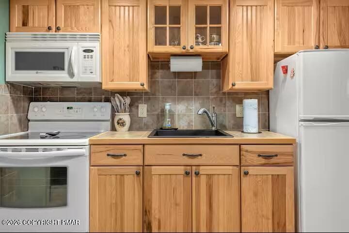 Kitchenette 4 - 234 Brier Crest Road, Blakeslee, PA 18610, Blakeslee