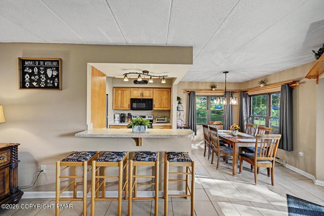 Dining - 59 Midlake Drive 101, Lake Harmony, PA 18624, Lake Harmony