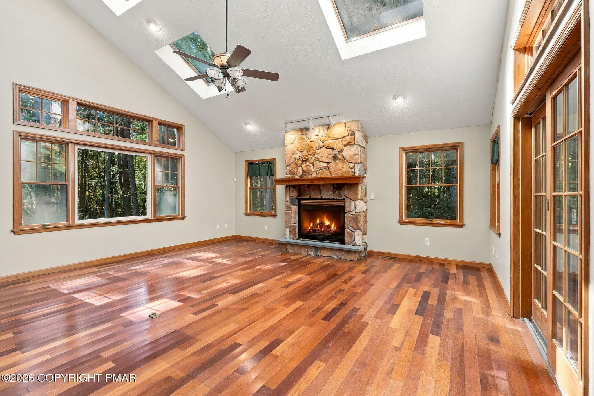 13-web-or-mls-372 Brookside Dr (26 of 56 - 372 Brookside Drive, Pocono Pines, PA 18350, Pocono Pines