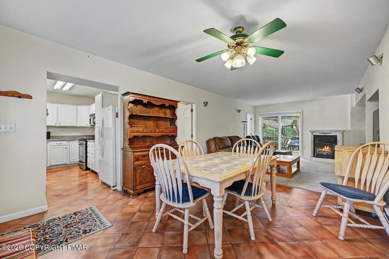Open Plan Dining & Living Area - 2367 Route 209, Sciota, PA 18354, Sciota