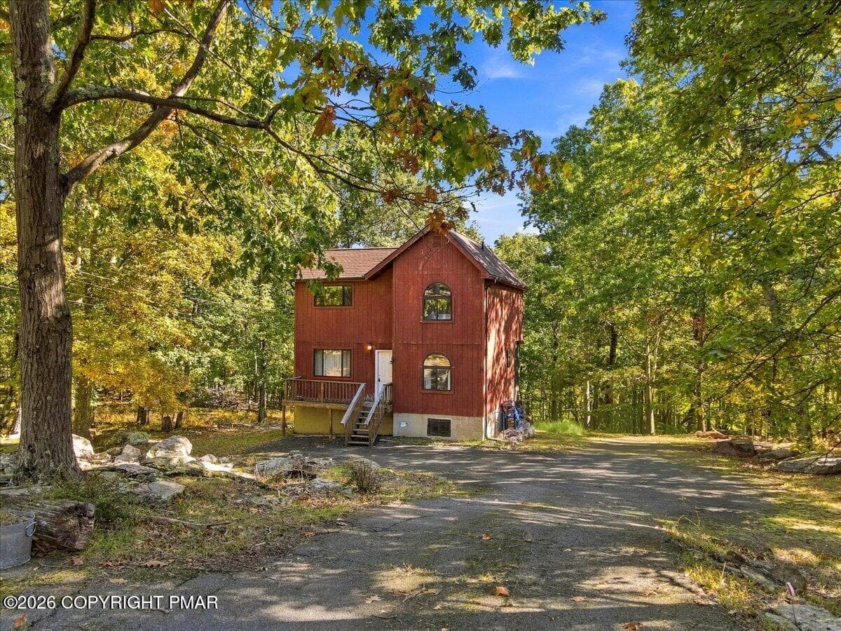 Front Driveway View - 195 Mallard Lane, Bushkill, PA 18324, Bushkill