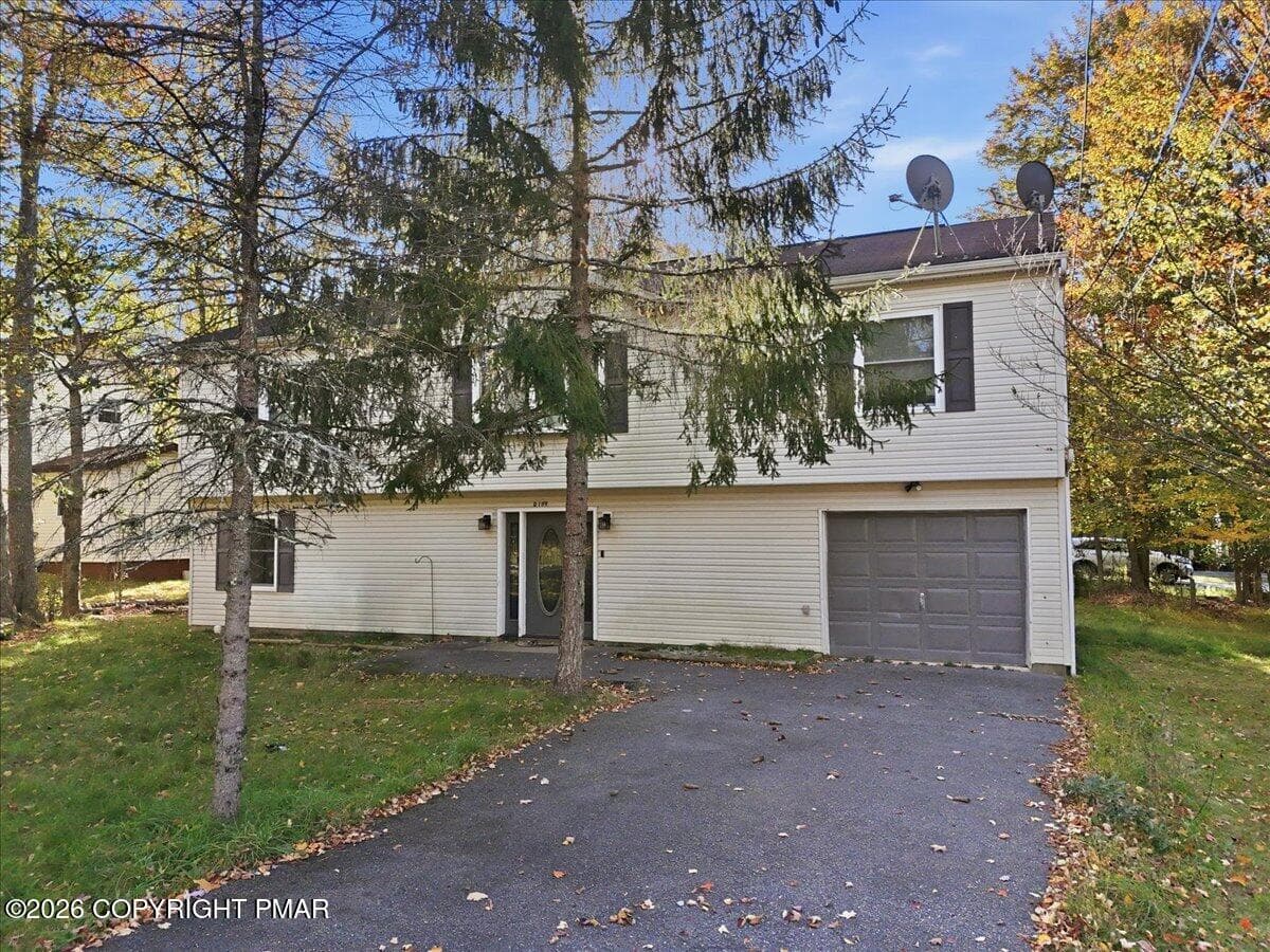 4587 Briarcliff Terrace, Tobyhanna, PA 18466