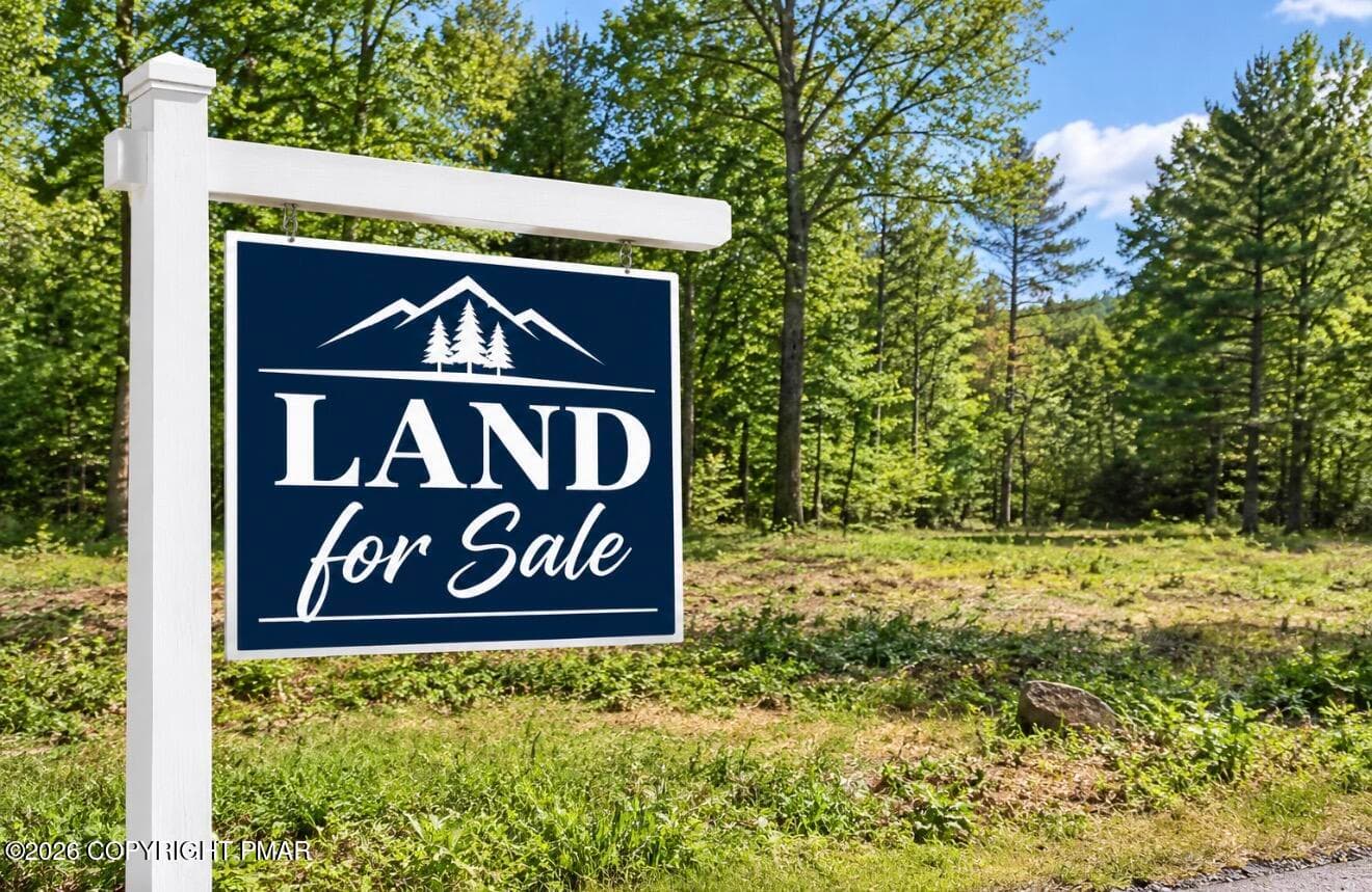 George Dr 10 Drive, Blakeslee, PA 18610