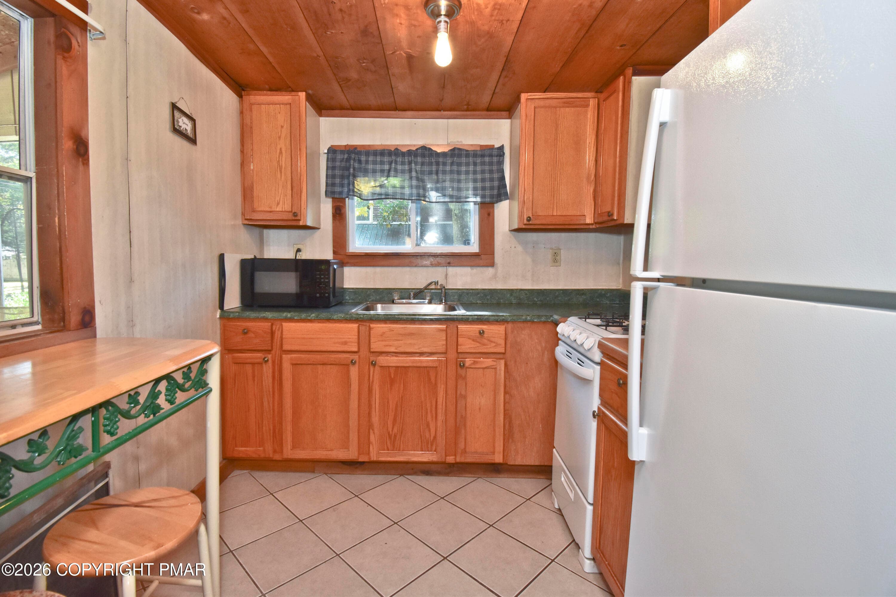 3 Acorn Kitchen (1) - 271 Route 390, Tafton, PA 18464, Tafton