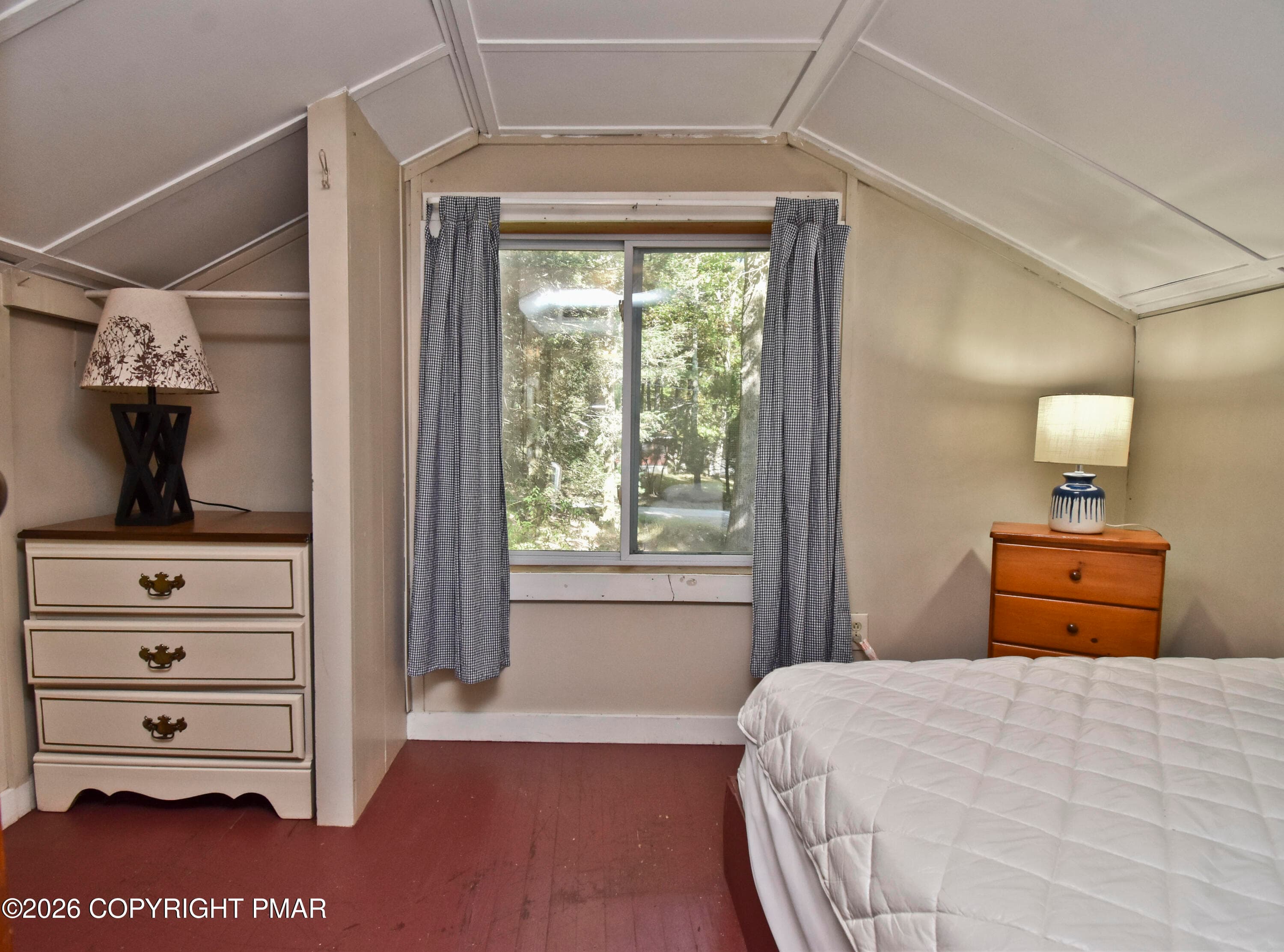 6 Carriage House Bed (1) - 271 Route 390, Tafton, PA 18464, Tafton