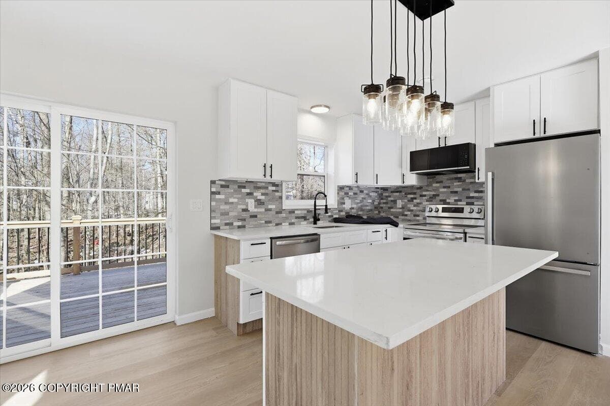 KITCHEN ISLAND - 2802 Fairhaven Drive, Tobyhanna, PA 18466, Tobyhanna