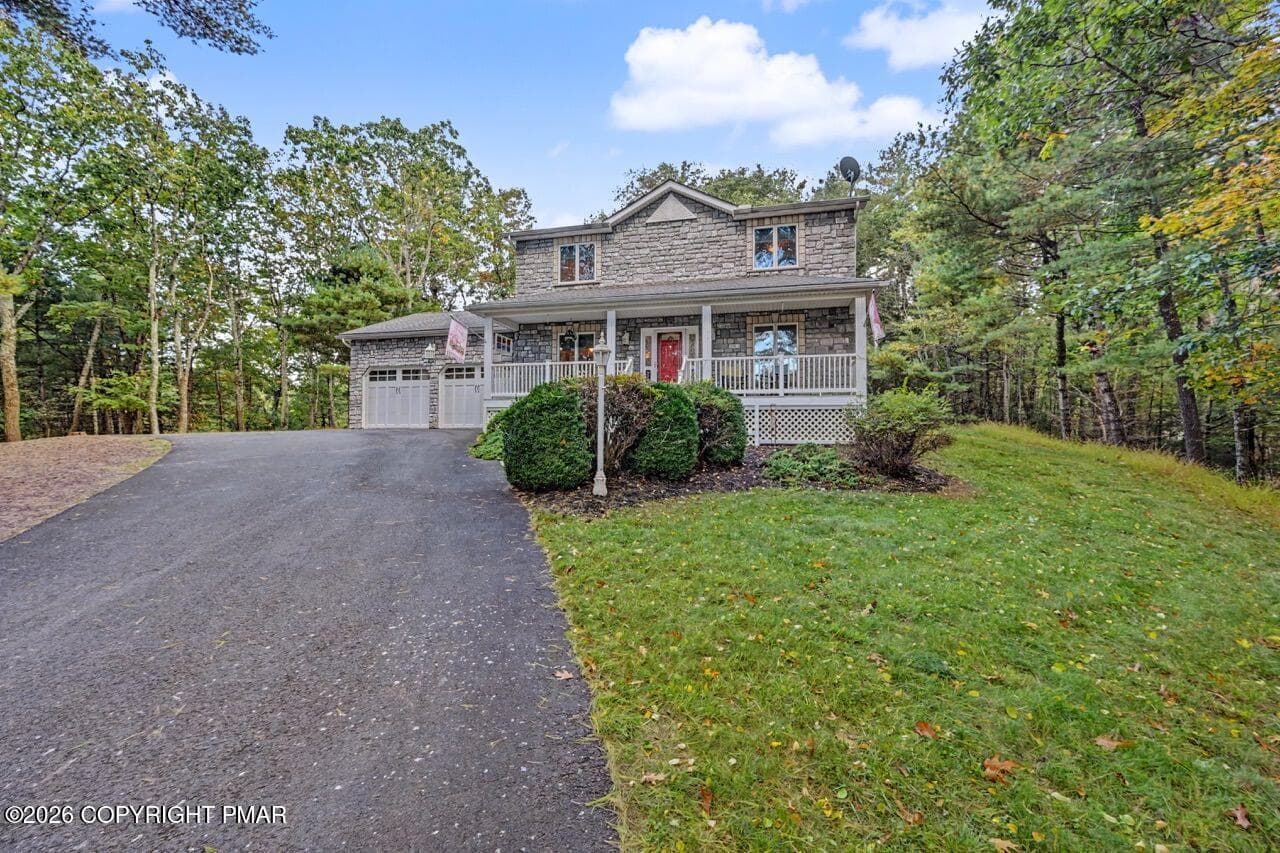 House Front - 212 Fairfield Drive, Brodheadsville, PA 18322, Brodheadsville
