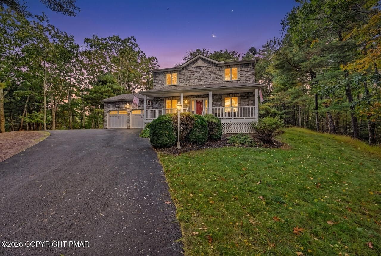 House Front - Sunset - 212 Fairfield Drive, Brodheadsville, PA 18322, Brodheadsville