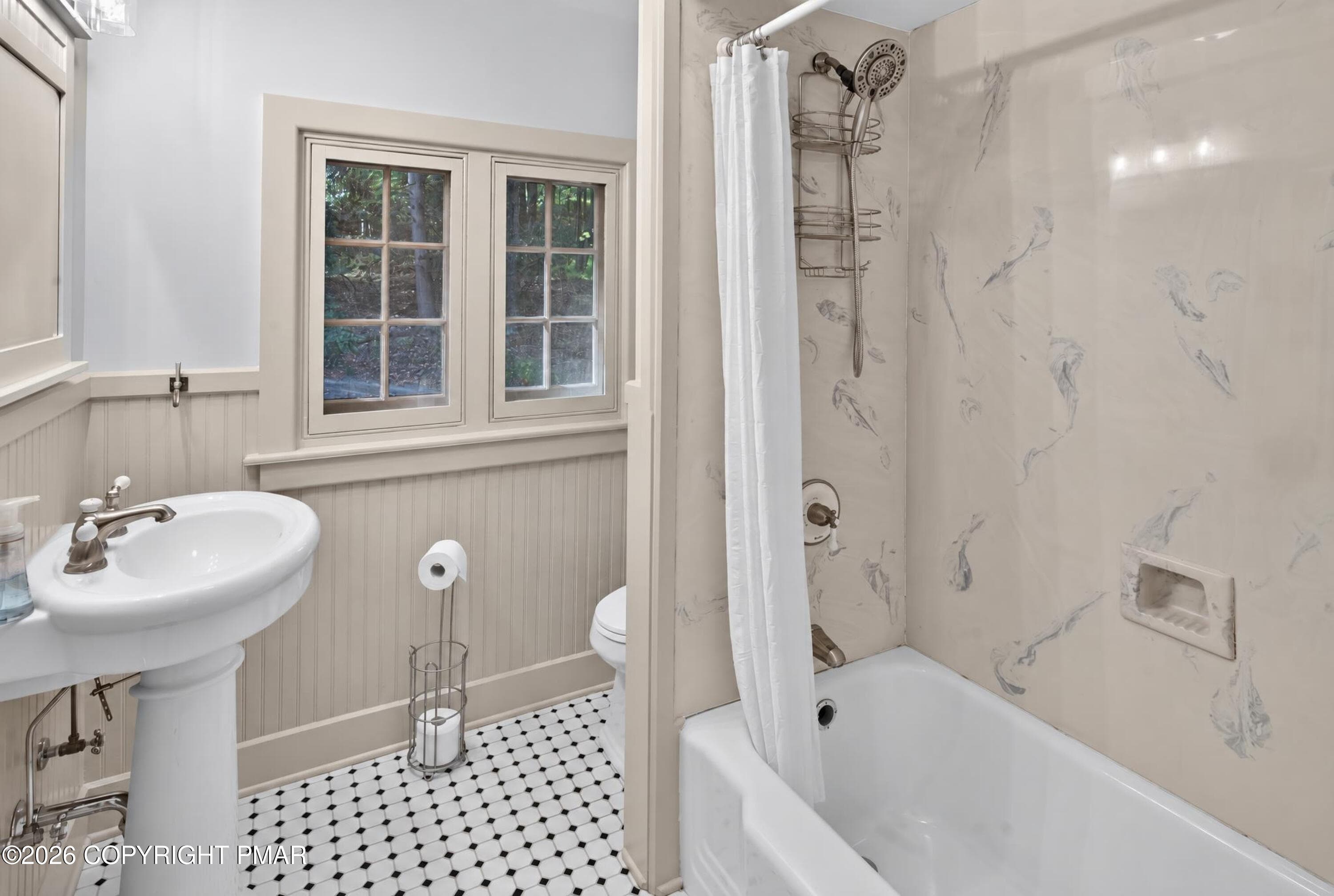 77 Swiftwater upstairs bath - 77 Swiftwater Avenue, Pocono Manor, PA 18349, Pocono Manor