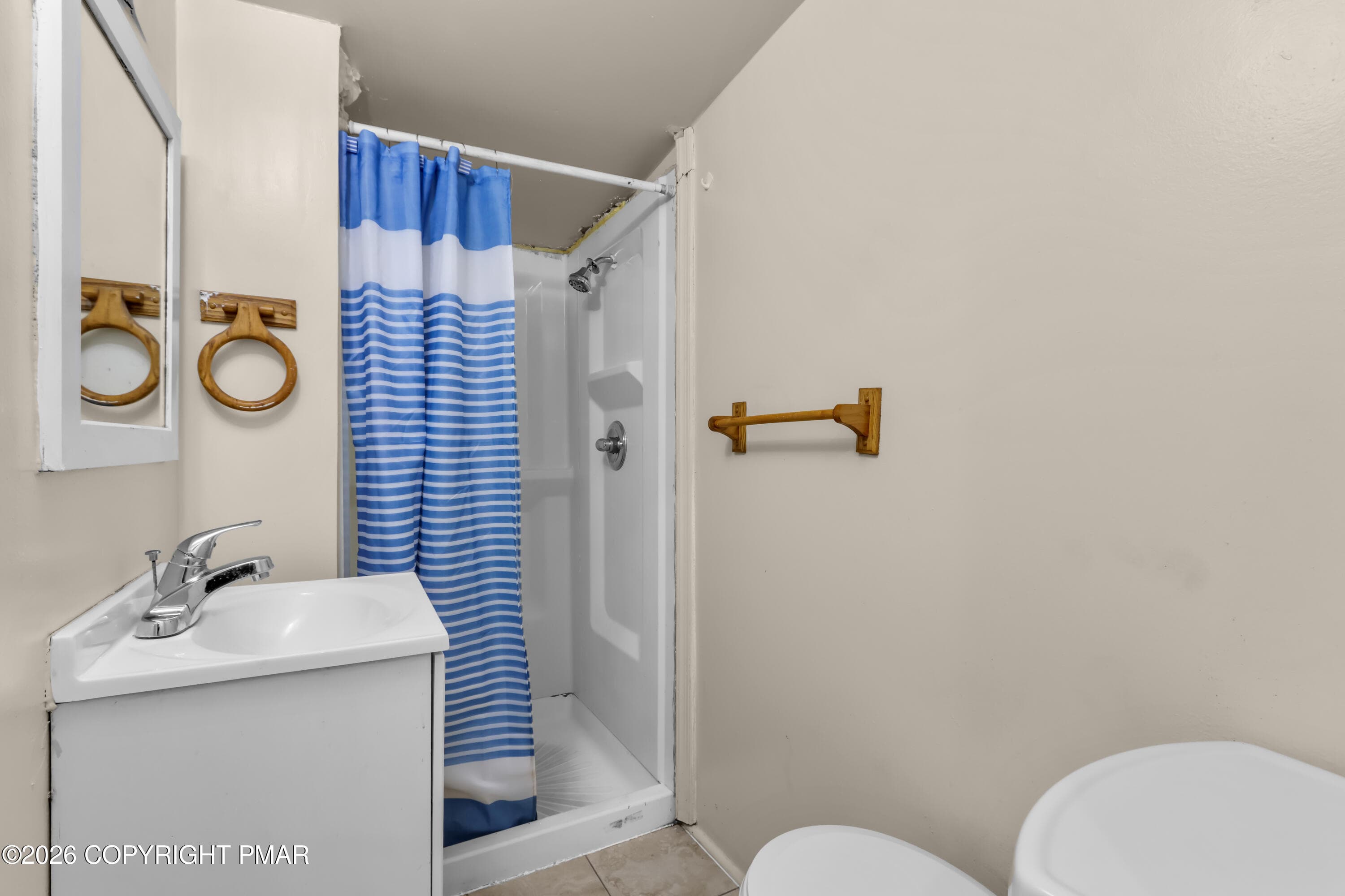 Unit 1 Bath - 1039 Washington Street, Easton, PA 18042, Easton