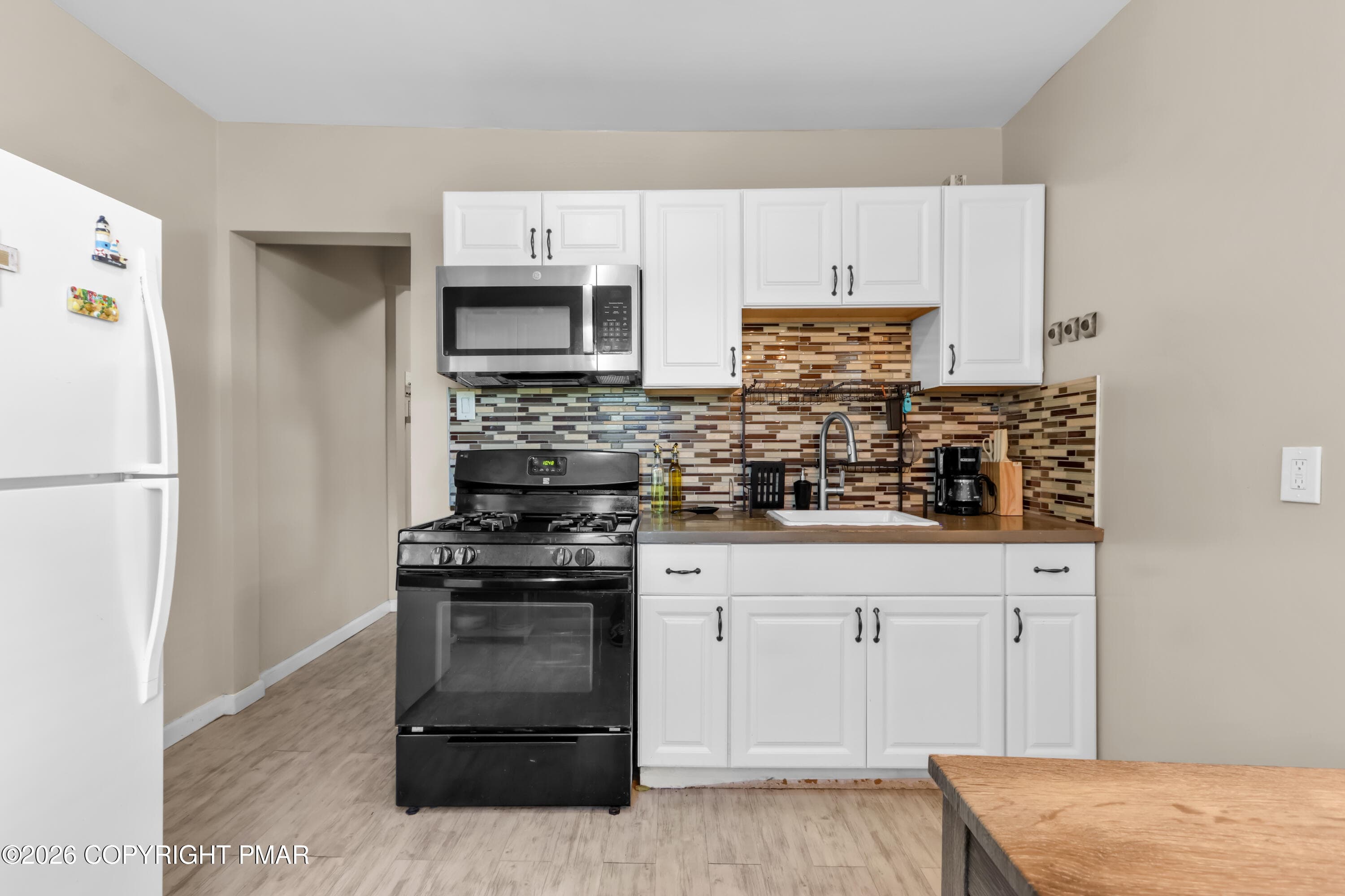 Unit 2 Kitchen 2 - 1039 Washington Street, Easton, PA 18042, Easton