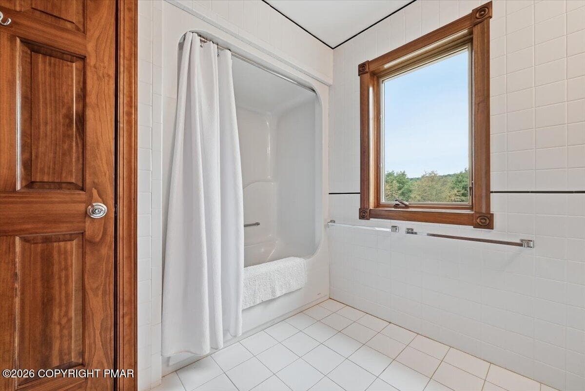 Full Bathroom - 441 Emery Road, Dingmans Ferry, PA 18328, Dingmans Ferry
