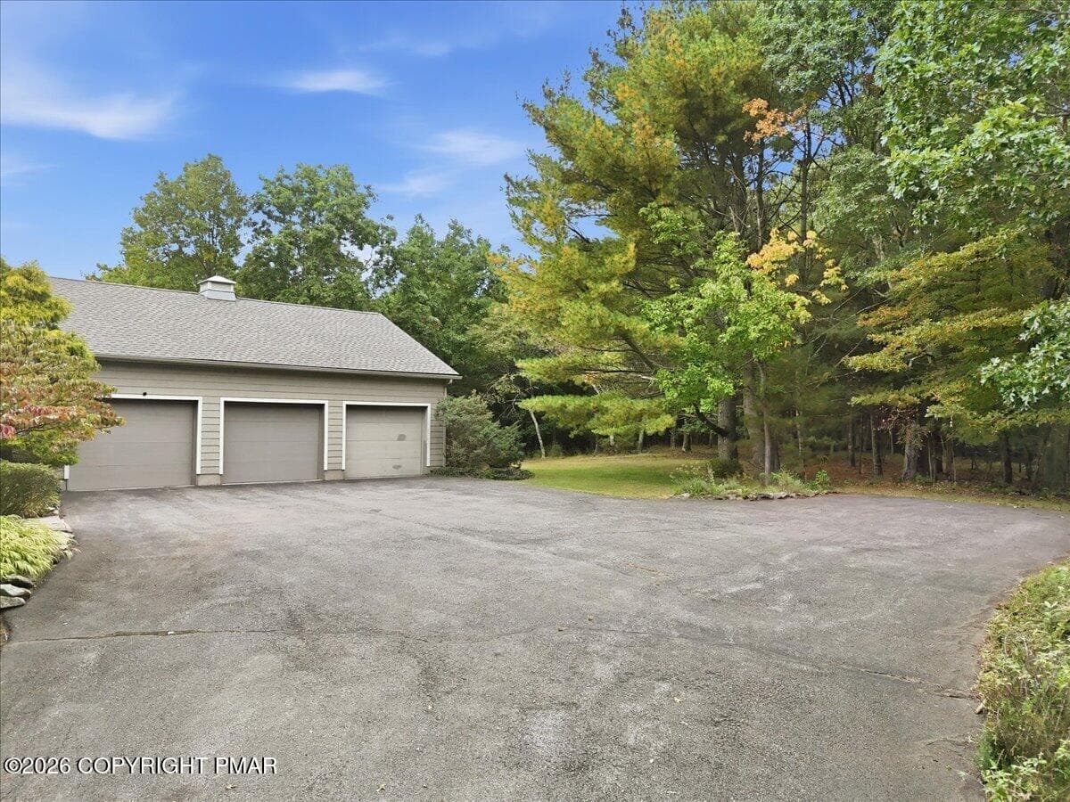 Garage - 441 Emery Road, Dingmans Ferry, PA 18328, Dingmans Ferry