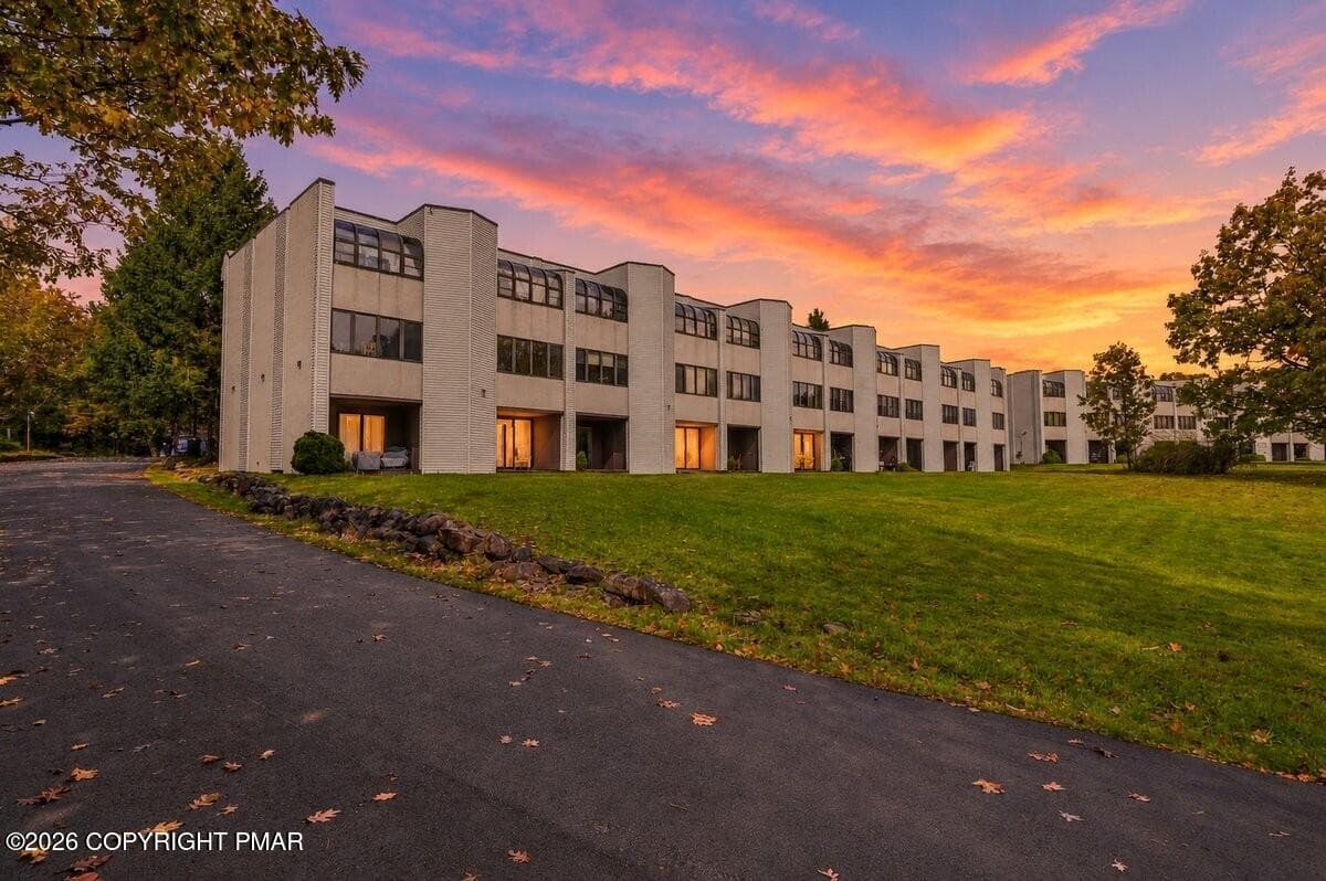 146 Foxfire Drive Unit 106, Mount Pocono, PA 18344