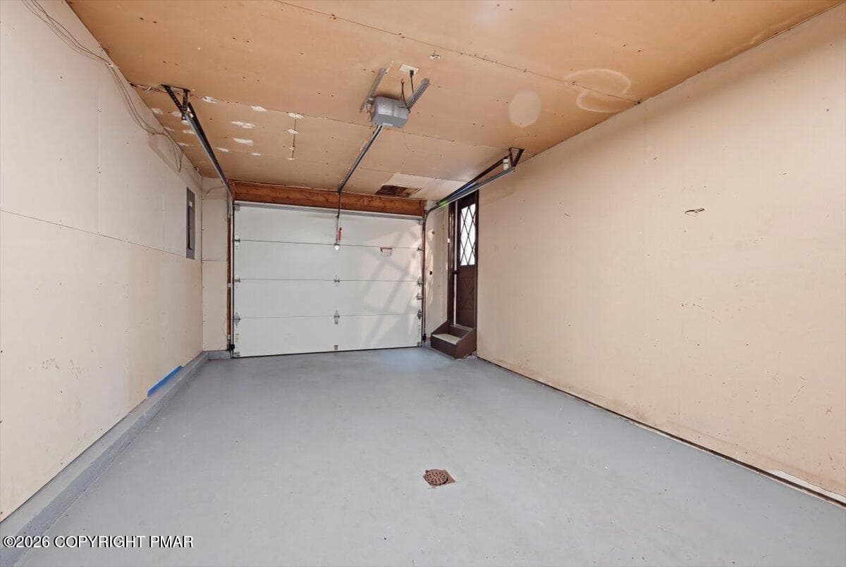 Attached Garage - 548 Adie Drive, Effort, PA 18330, Effort