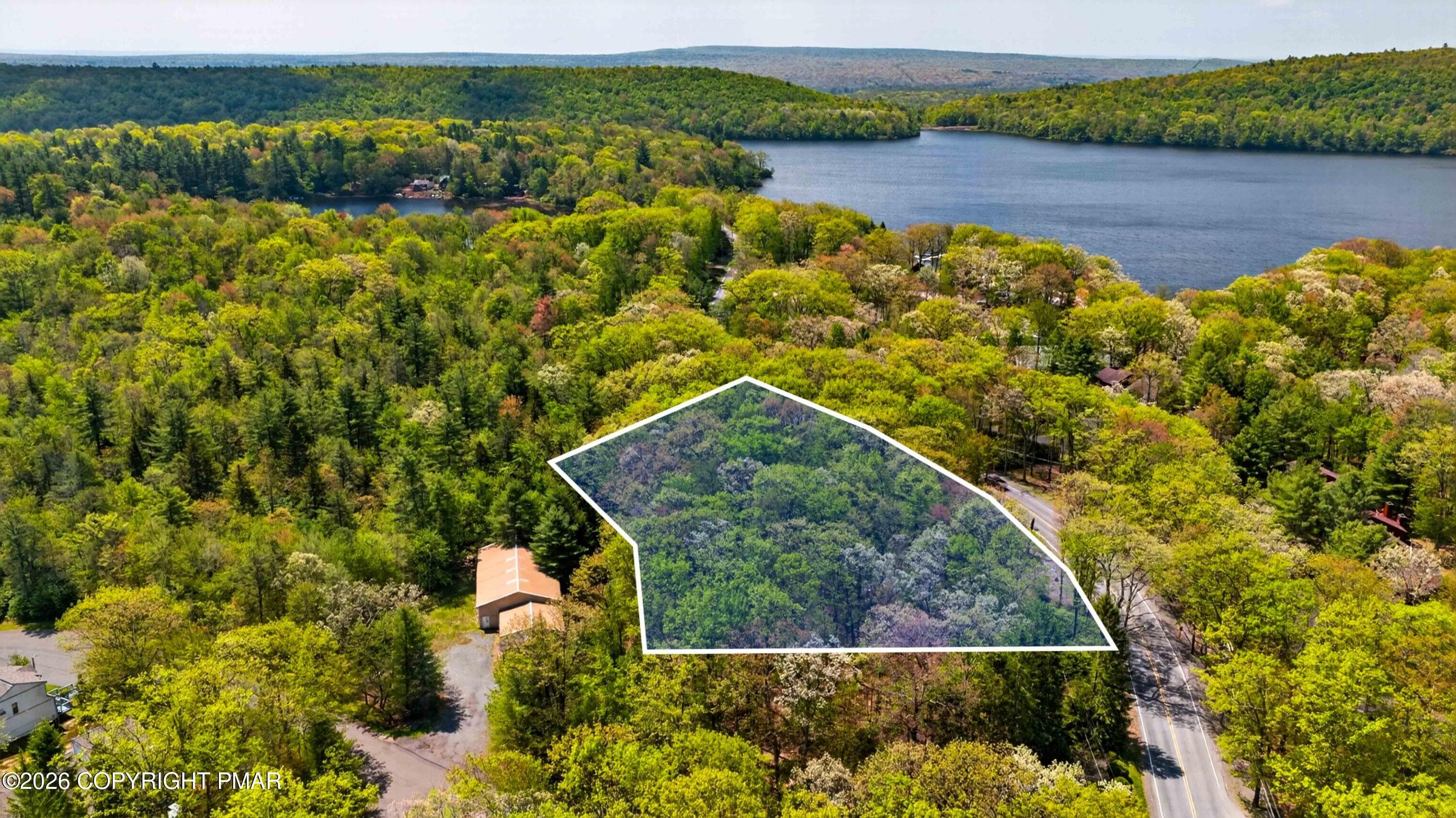 Lake Harmony Road, Lake Harmony, PA 18624