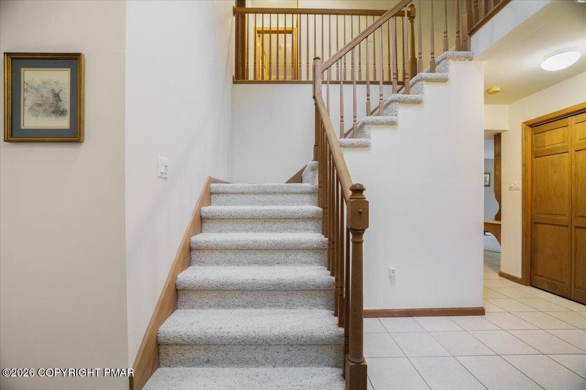 06-Entry - 250 Hummingbird Trail, Bushkill, PA 18324, Bushkill
