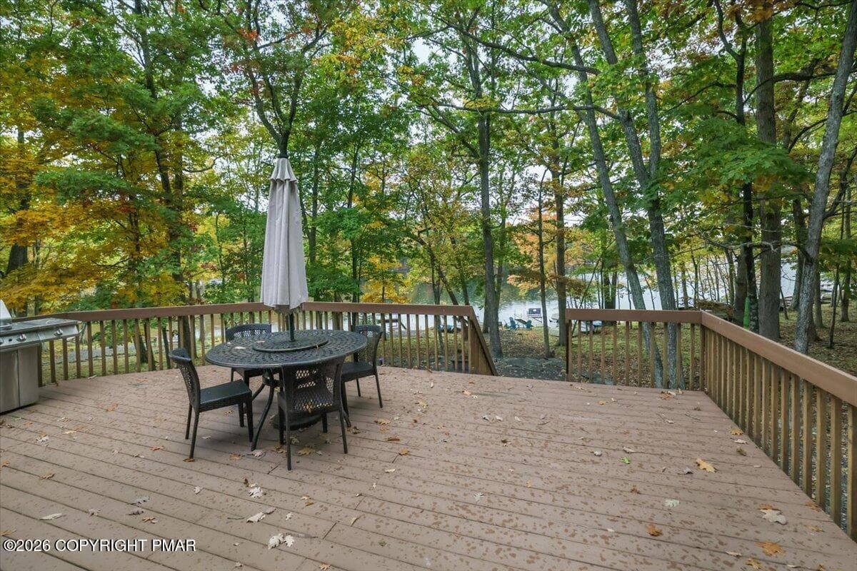 35-Deck - 250 Hummingbird Trail, Bushkill, PA 18324, Bushkill