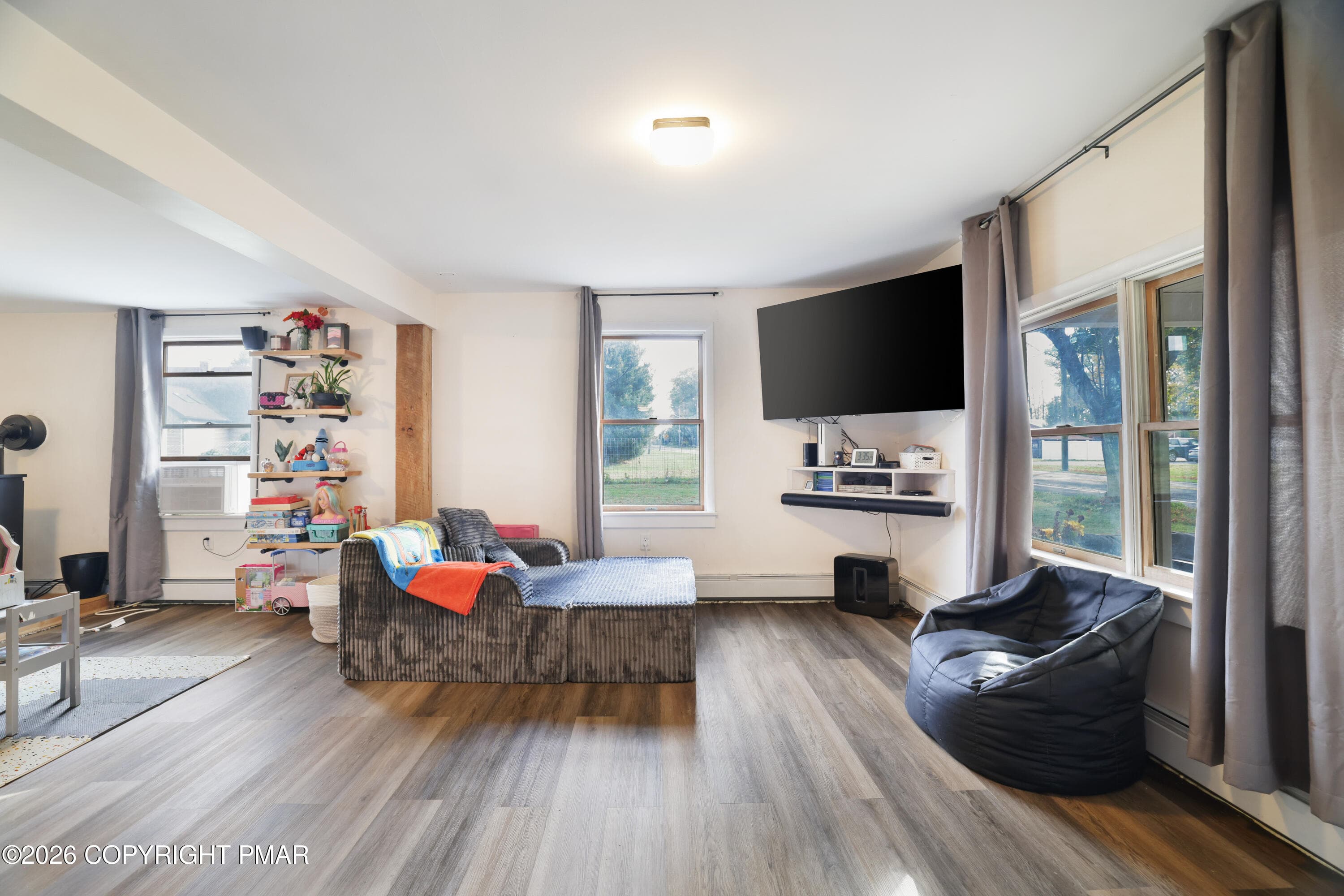 livingroom - 9809 N Delaware Drive, Bangor, PA 18013, Bangor