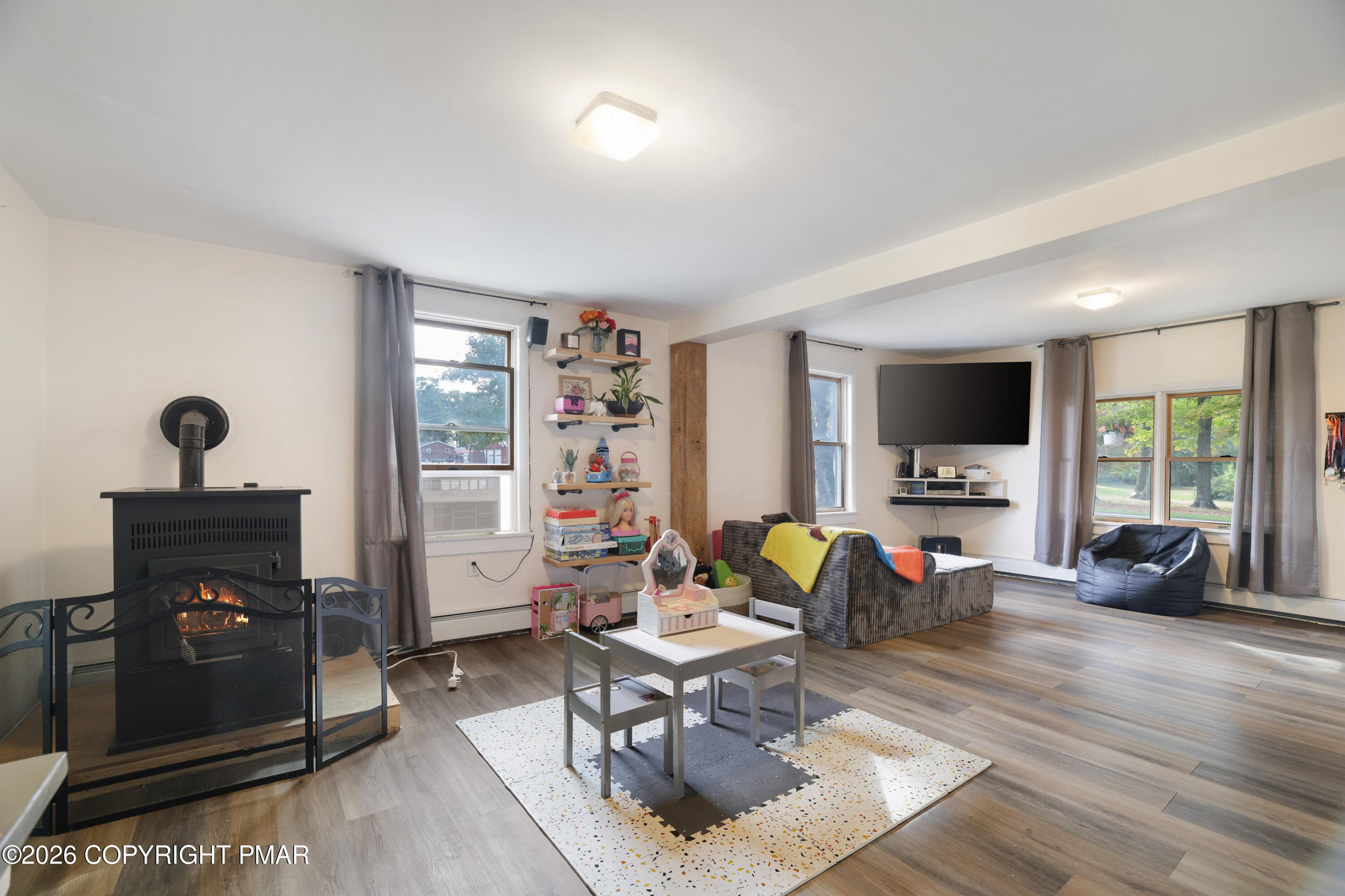 living room - 9809 N Delaware Drive, Bangor, PA 18013, Bangor