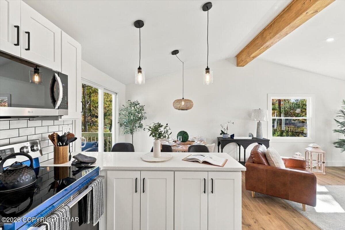 Kitchen - 19 Oak Street, Mount Pocono, PA 18344