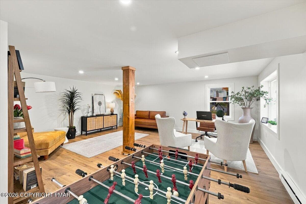 Family Room - 19 Oak Street, Mount Pocono, PA 18344