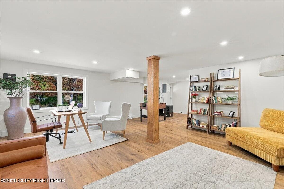 Family Room - 19 Oak Street, Mount Pocono, PA 18344