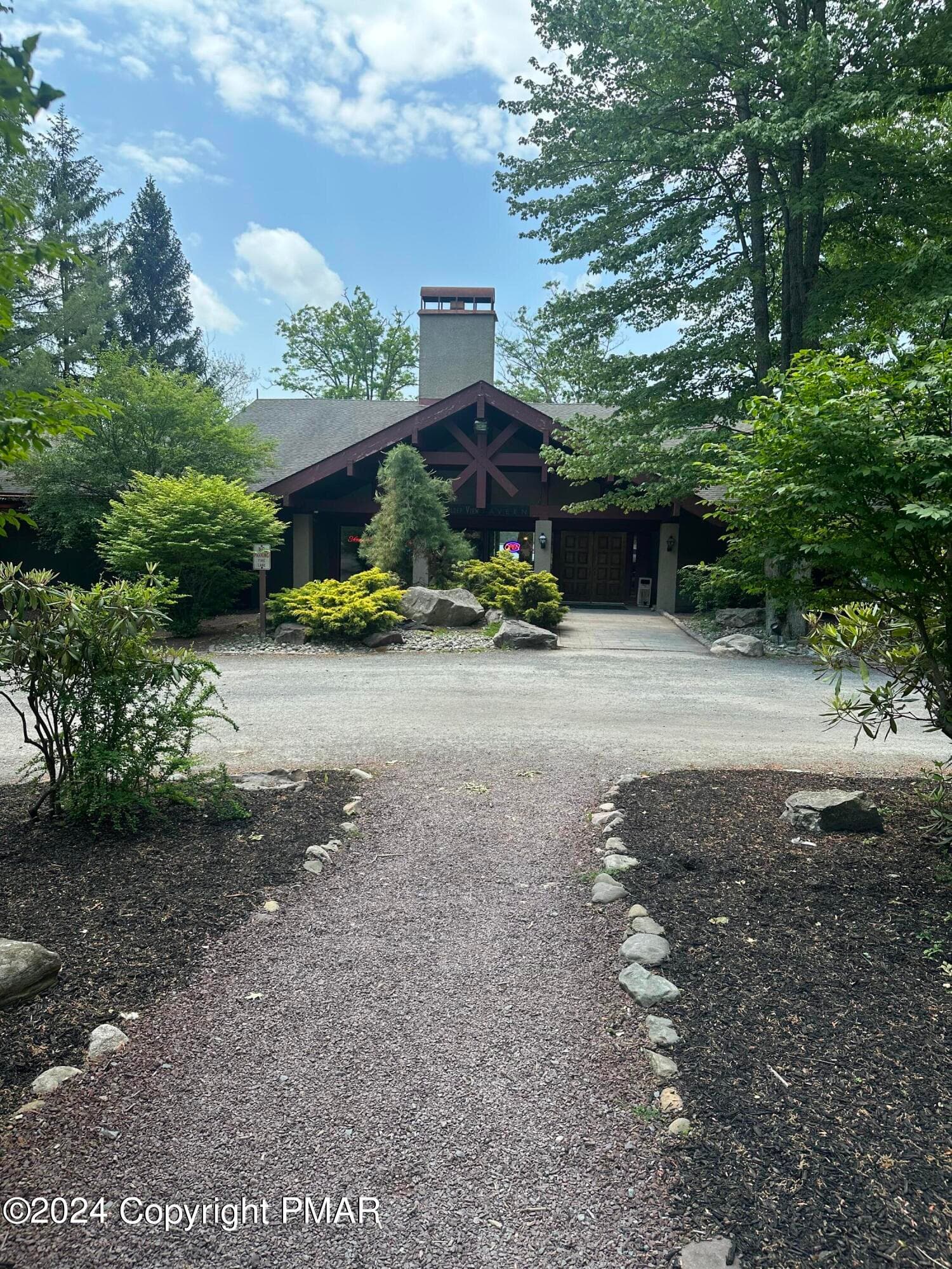 Boulder View Tavern - 40 Alpine, Lake Harmony, PA 18624