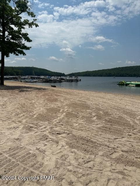 Sandy Beach - 40 Alpine, Lake Harmony, PA 18624
