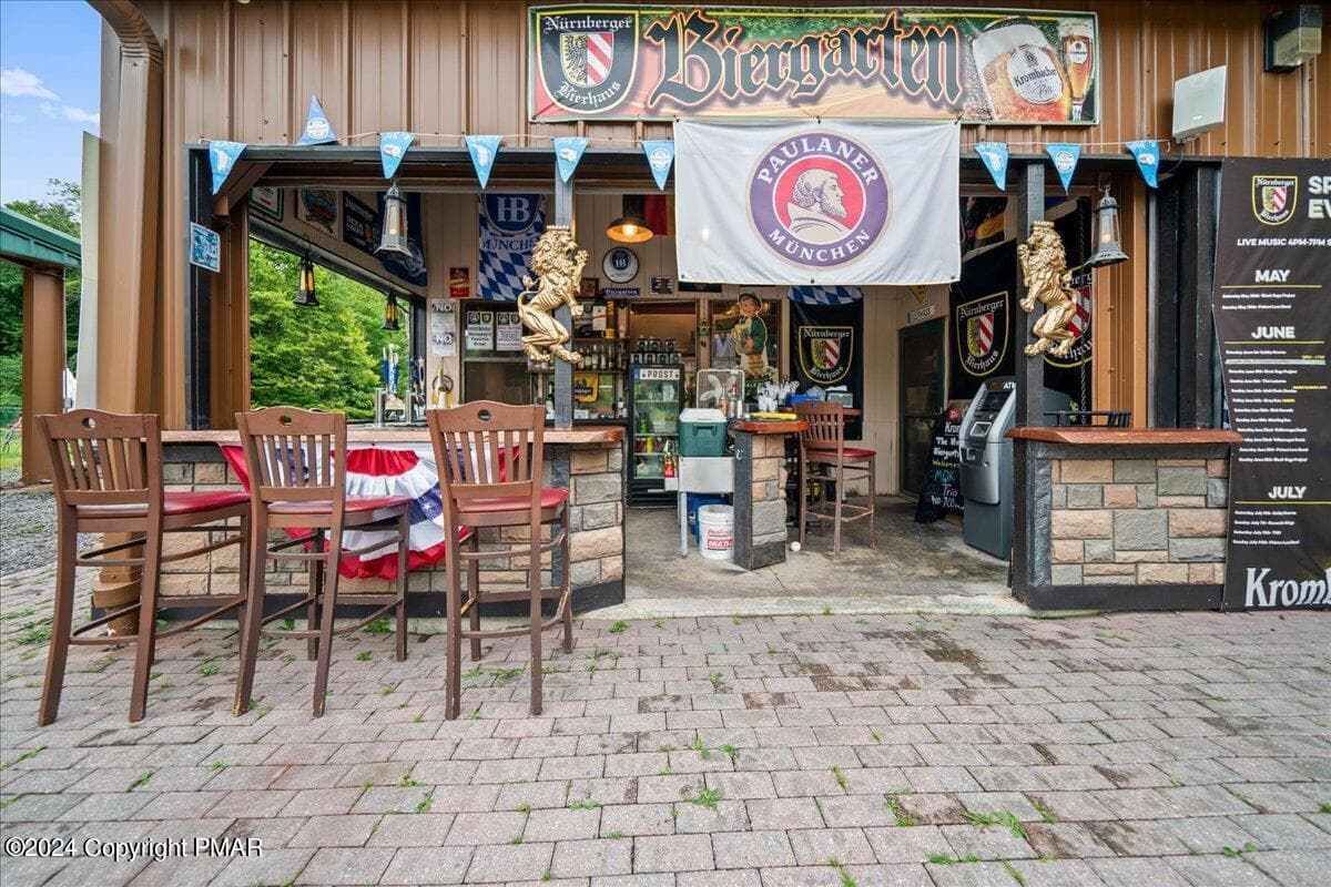 8 Outdoor Bar - 2136 Lake Ariel Highway, Lake Ariel, PA 18436, Lake Ariel