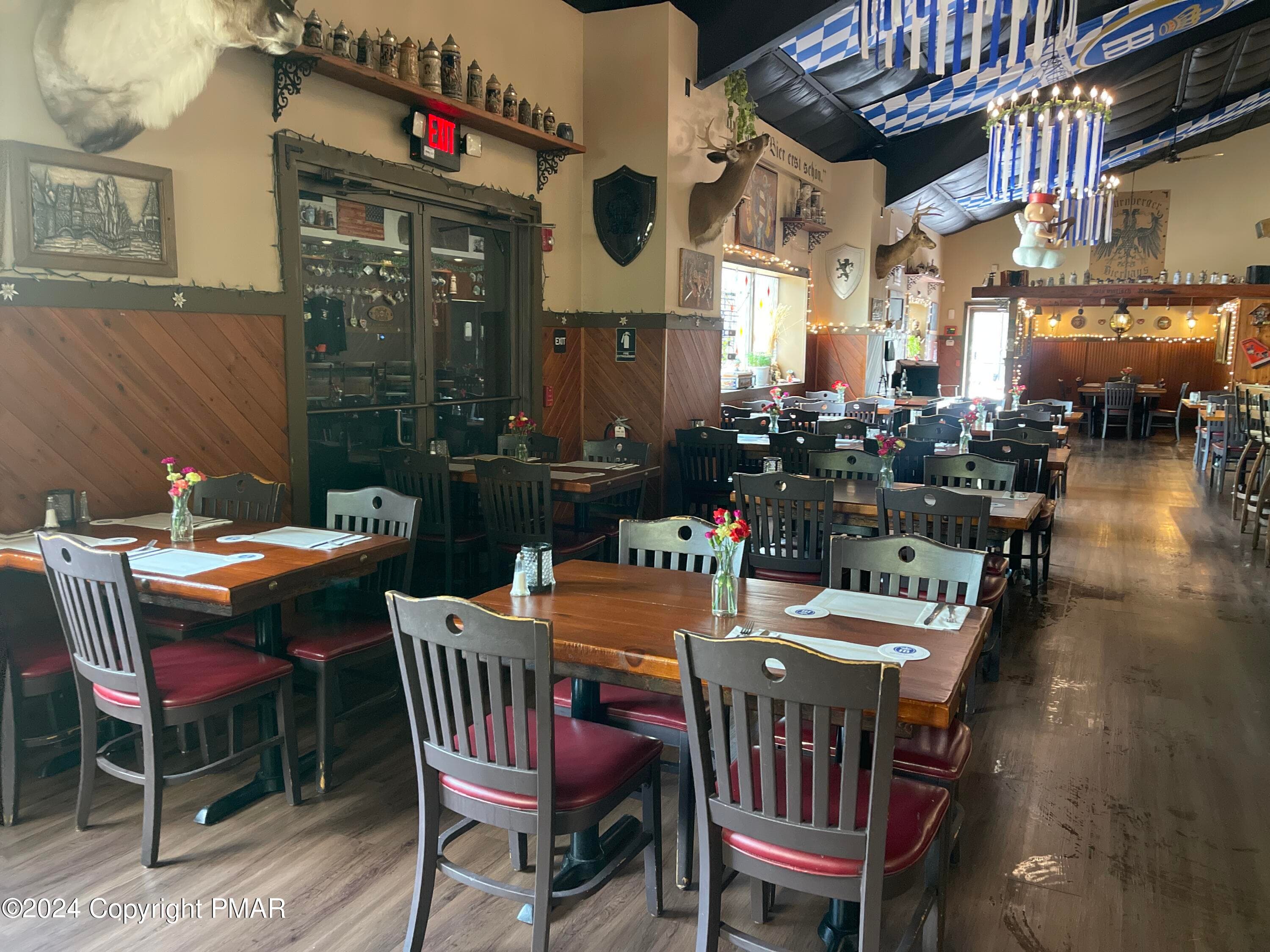 10 Restaurant - 2136 Lake Ariel Highway, Lake Ariel, PA 18436, Lake Ariel