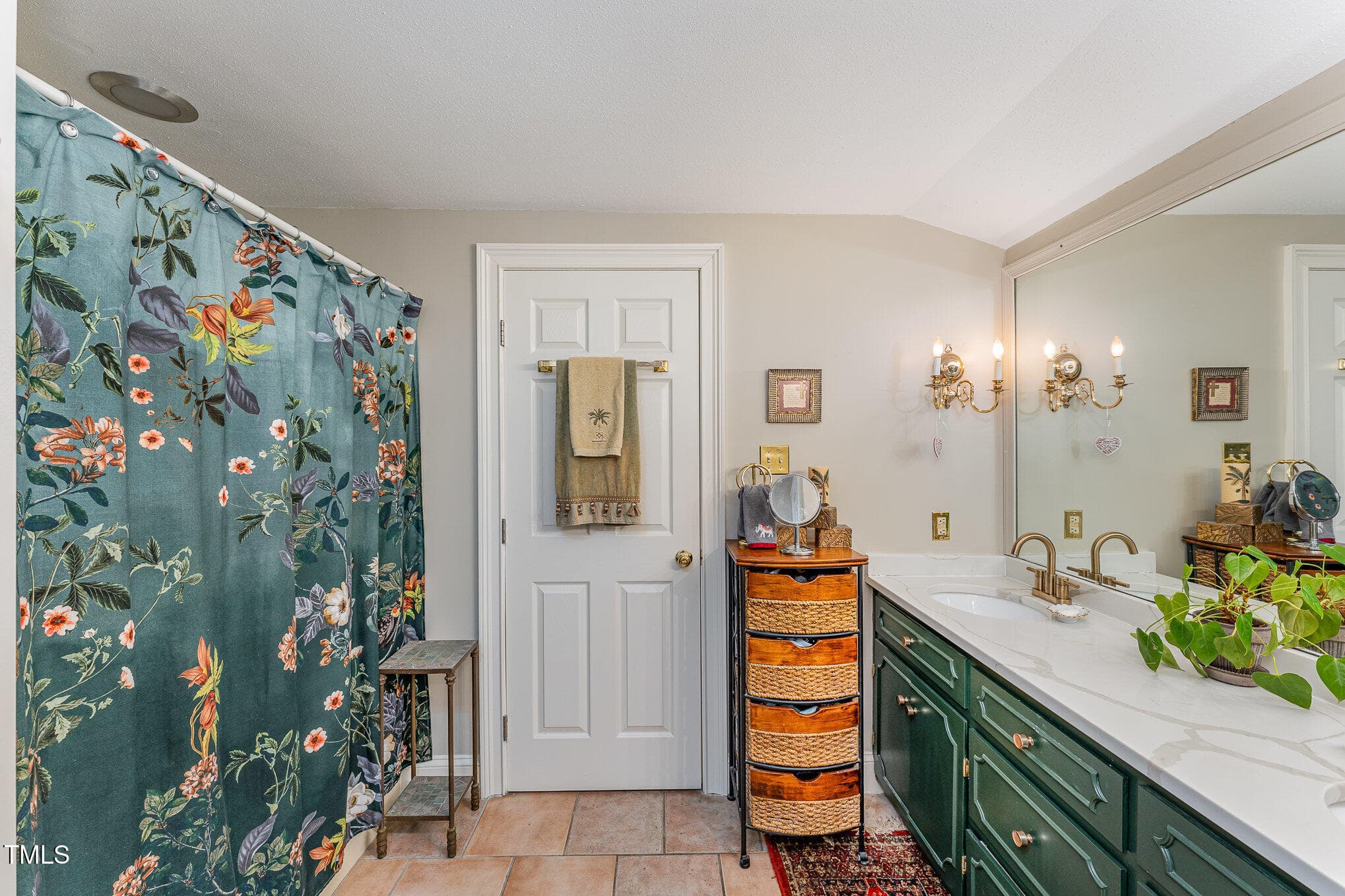 2nd Floor Bath - 110 E Orange Street, Hillsborough, NC 27278, Hillsborough