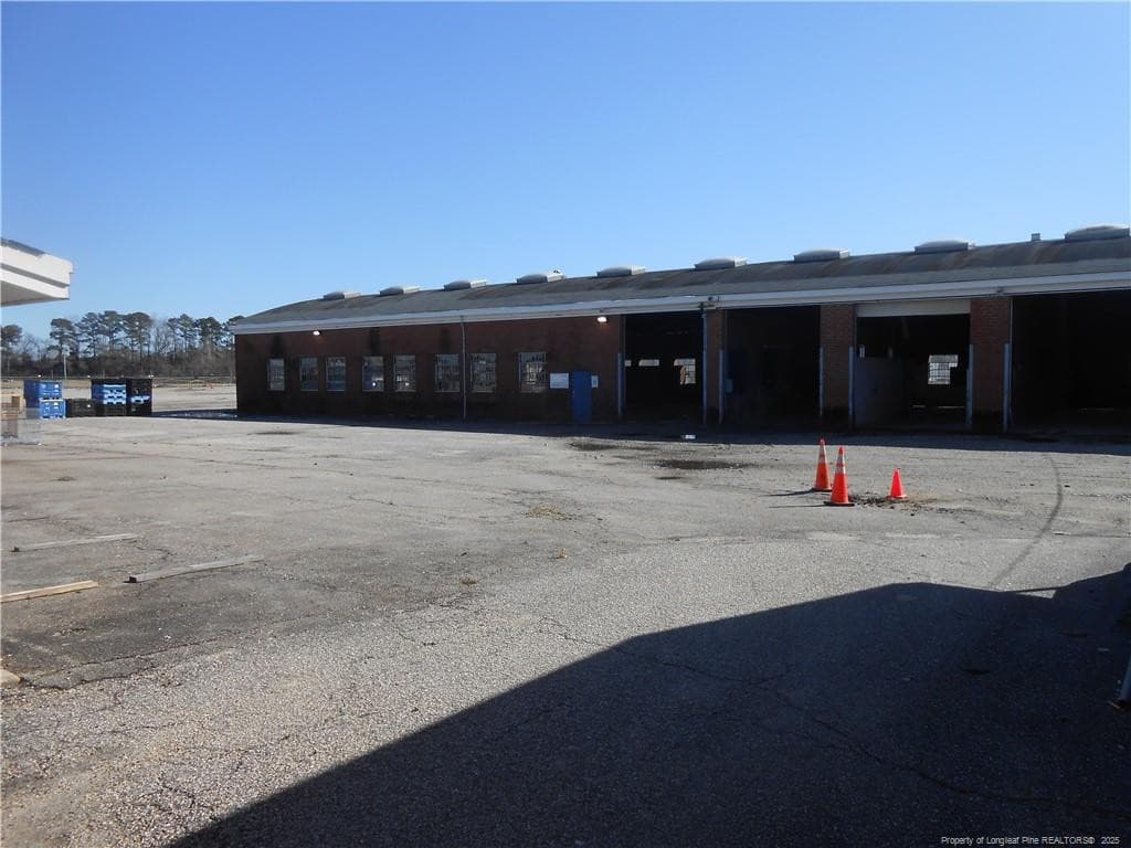 Rear Bldg. - 3500 E Elizabethtown Road, Lumberton, NC 28358